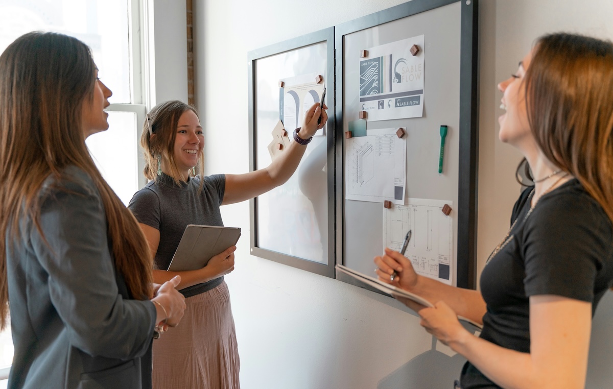 How to Create a Virtuous Cycle for Your Employer Brand Ambassadors